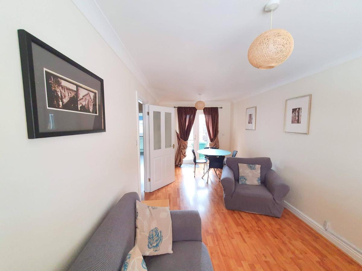 Friars Walk Houses With 2 Bedrooms, 2 Bathrooms, Fast Wi-Fi And Private Parking Ситингбърн Екстериор снимка