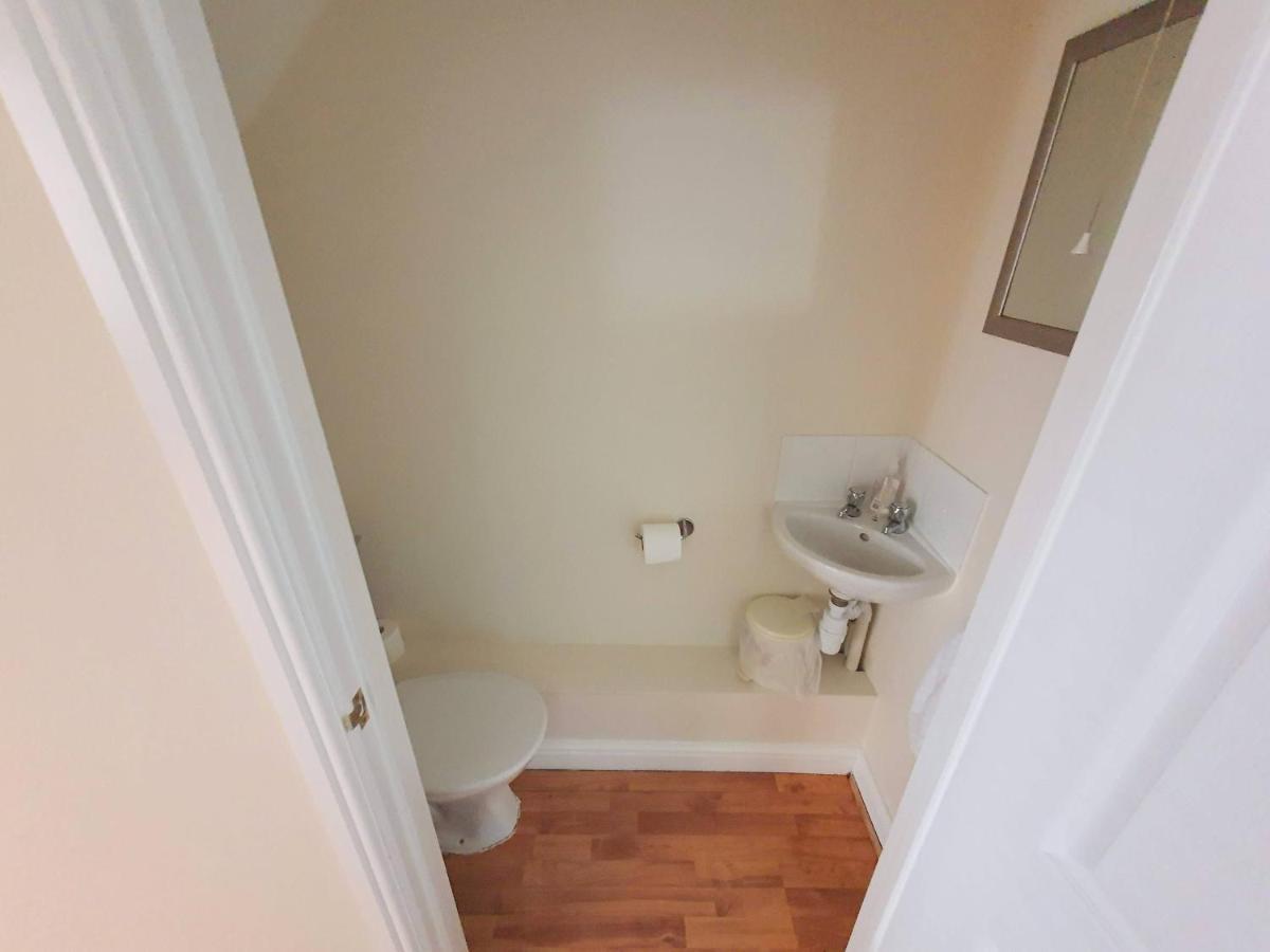 Friars Walk Houses With 2 Bedrooms, 2 Bathrooms, Fast Wi-Fi And Private Parking Ситингбърн Екстериор снимка