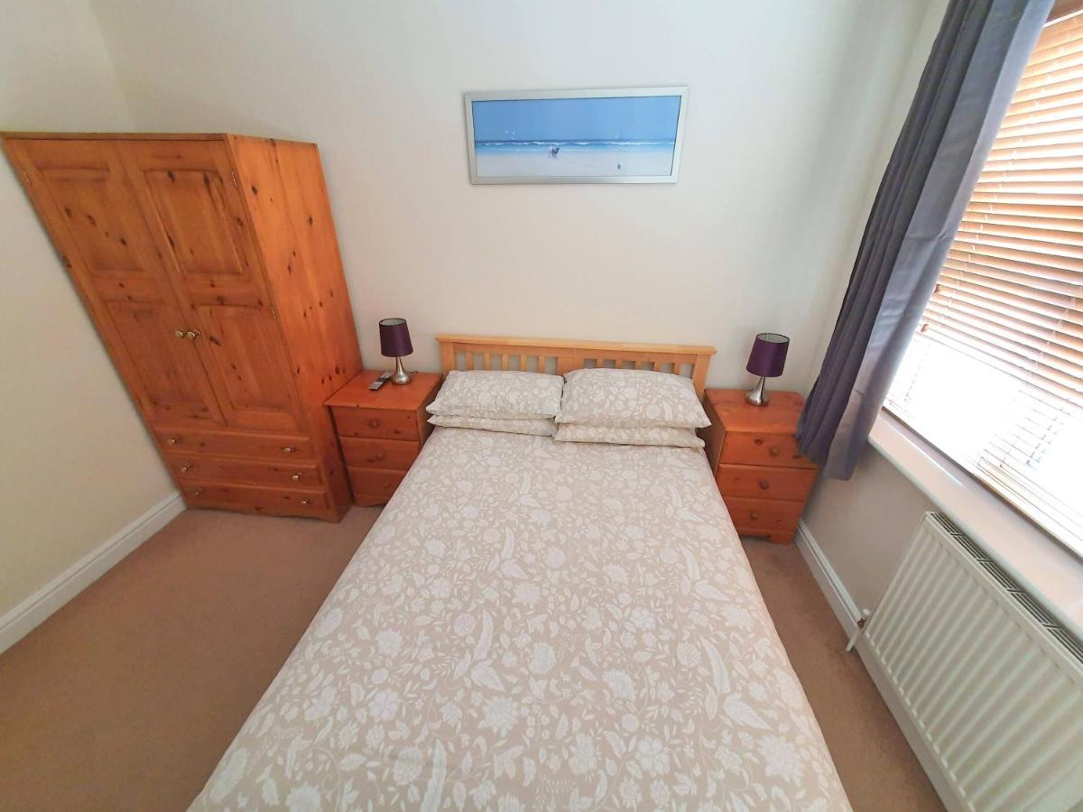 Friars Walk Houses With 2 Bedrooms, 2 Bathrooms, Fast Wi-Fi And Private Parking Ситингбърн Екстериор снимка