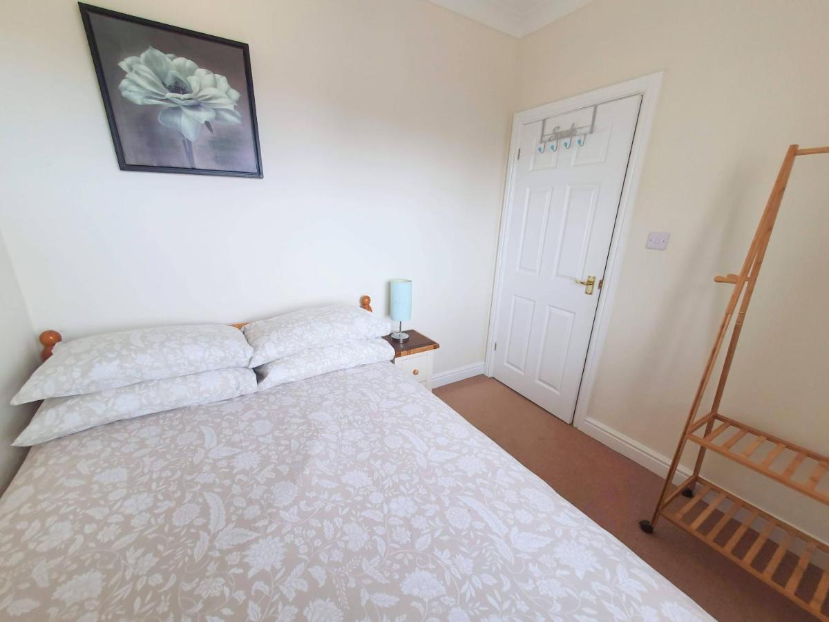 Friars Walk Houses With 2 Bedrooms, 2 Bathrooms, Fast Wi-Fi And Private Parking Ситингбърн Екстериор снимка