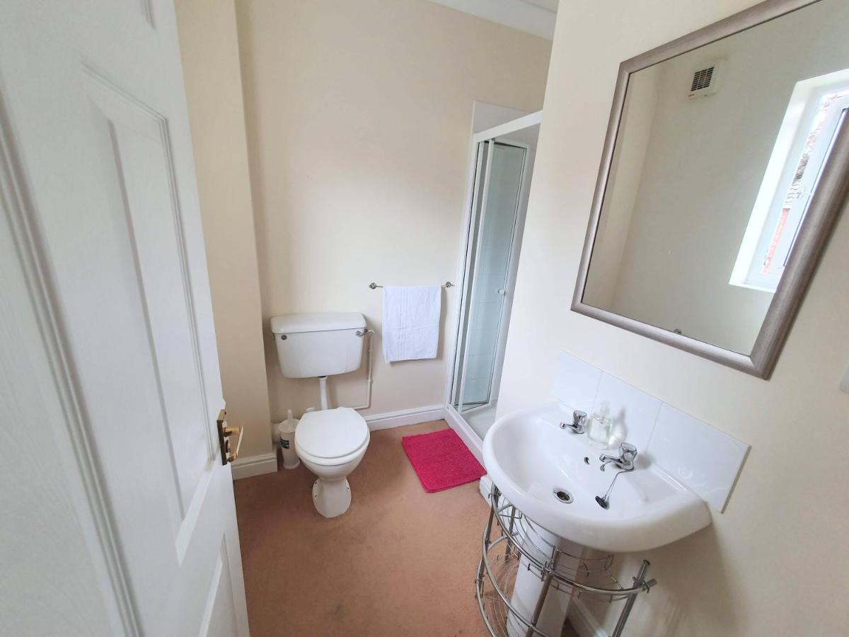 Friars Walk Houses With 2 Bedrooms, 2 Bathrooms, Fast Wi-Fi And Private Parking Ситингбърн Екстериор снимка