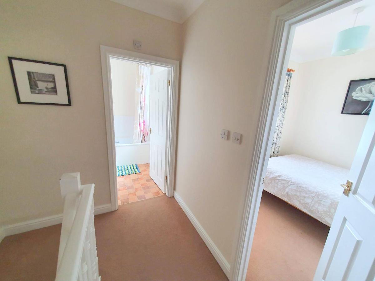 Friars Walk Houses With 2 Bedrooms, 2 Bathrooms, Fast Wi-Fi And Private Parking Ситингбърн Екстериор снимка