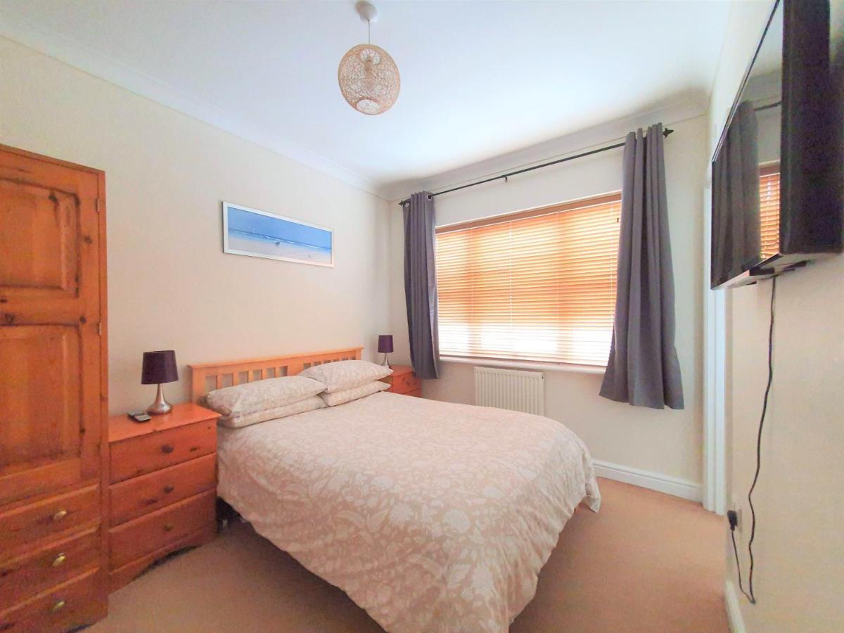 Friars Walk Houses With 2 Bedrooms, 2 Bathrooms, Fast Wi-Fi And Private Parking Ситингбърн Екстериор снимка