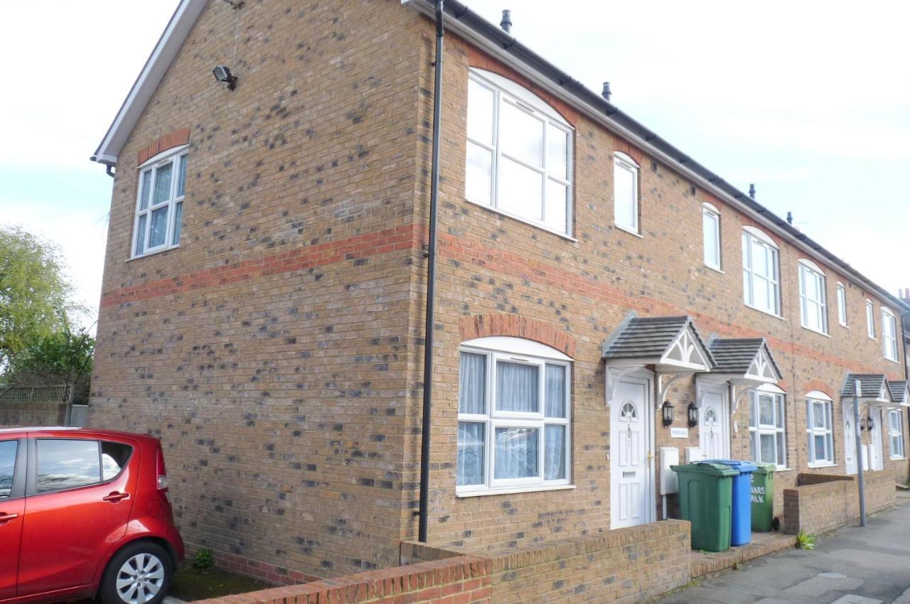 Friars Walk Houses With 2 Bedrooms, 2 Bathrooms, Fast Wi-Fi And Private Parking Ситингбърн Екстериор снимка
