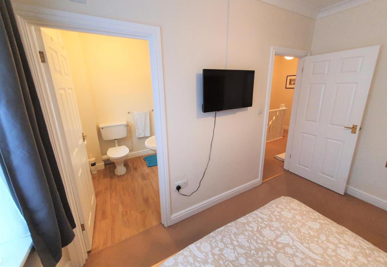 Friars Walk Houses With 2 Bedrooms, 2 Bathrooms, Fast Wi-Fi And Private Parking Ситингбърн Екстериор снимка