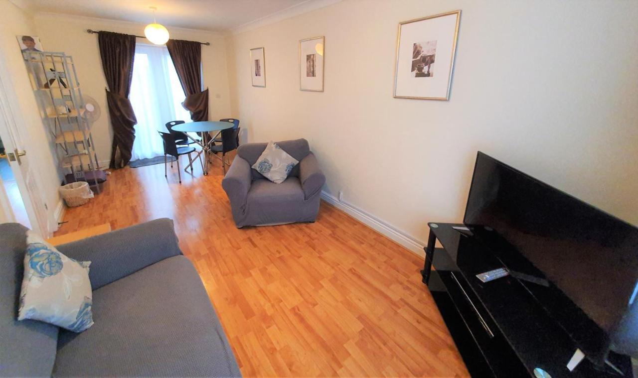 Friars Walk Houses With 2 Bedrooms, 2 Bathrooms, Fast Wi-Fi And Private Parking Ситингбърн Екстериор снимка