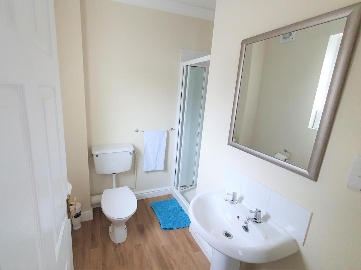 Friars Walk Houses With 2 Bedrooms, 2 Bathrooms, Fast Wi-Fi And Private Parking Ситингбърн Екстериор снимка