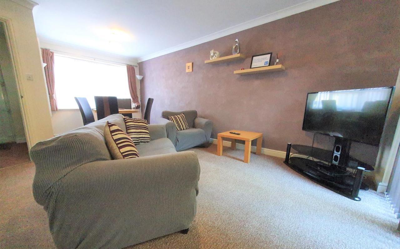 Friars Walk Houses With 2 Bedrooms, 2 Bathrooms, Fast Wi-Fi And Private Parking Ситингбърн Екстериор снимка