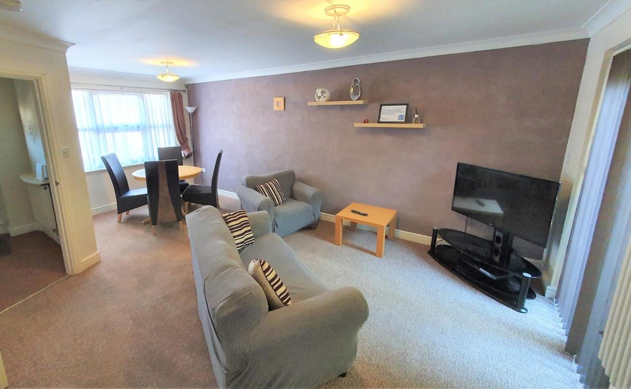 Friars Walk Houses With 2 Bedrooms, 2 Bathrooms, Fast Wi-Fi And Private Parking Ситингбърн Екстериор снимка