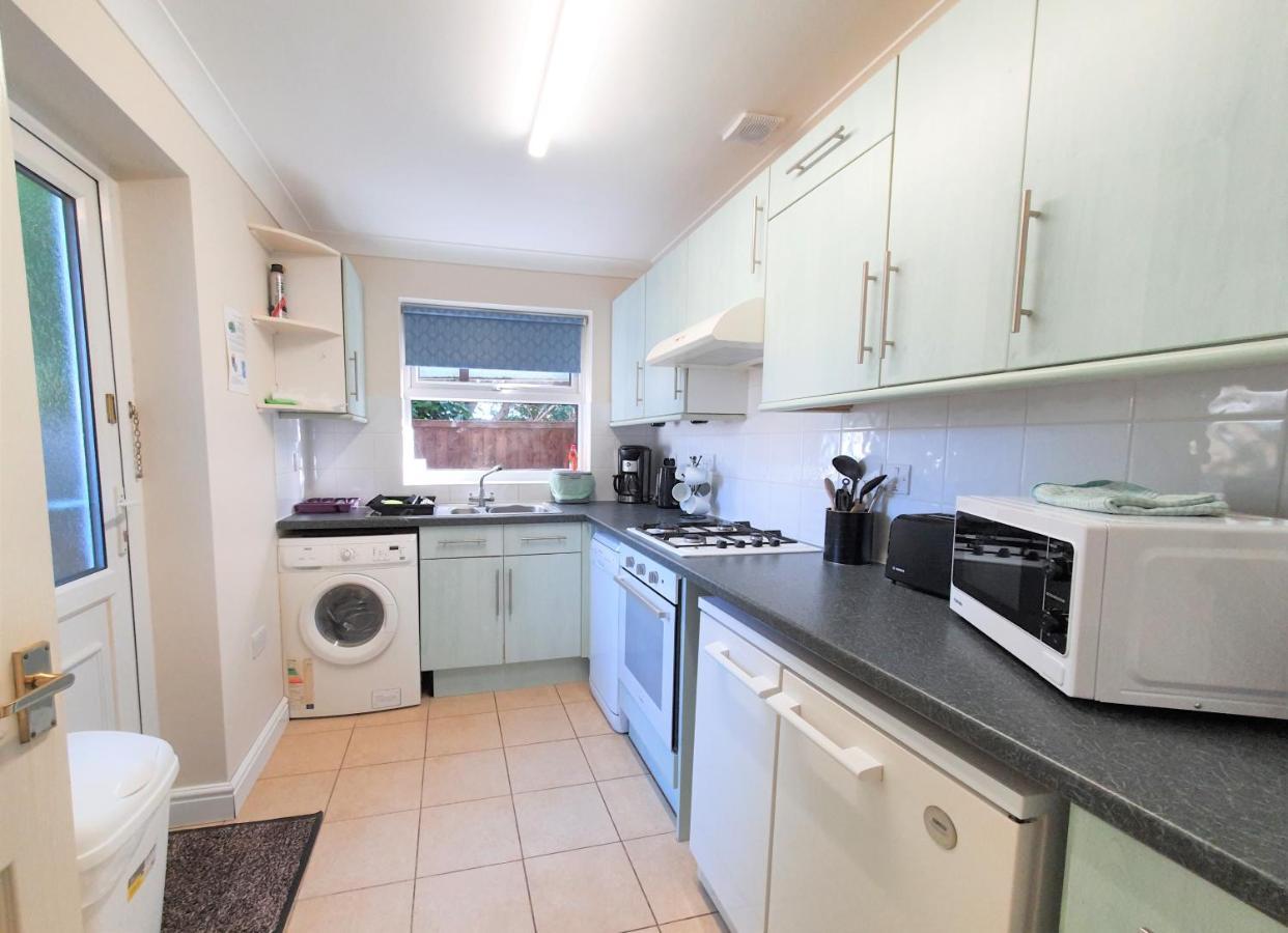 Friars Walk Houses With 2 Bedrooms, 2 Bathrooms, Fast Wi-Fi And Private Parking Ситингбърн Екстериор снимка