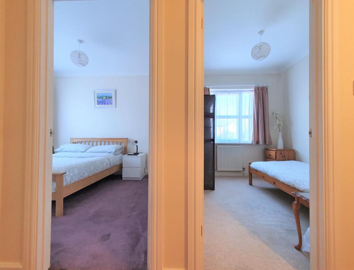 Friars Walk Houses With 2 Bedrooms, 2 Bathrooms, Fast Wi-Fi And Private Parking Ситингбърн Екстериор снимка