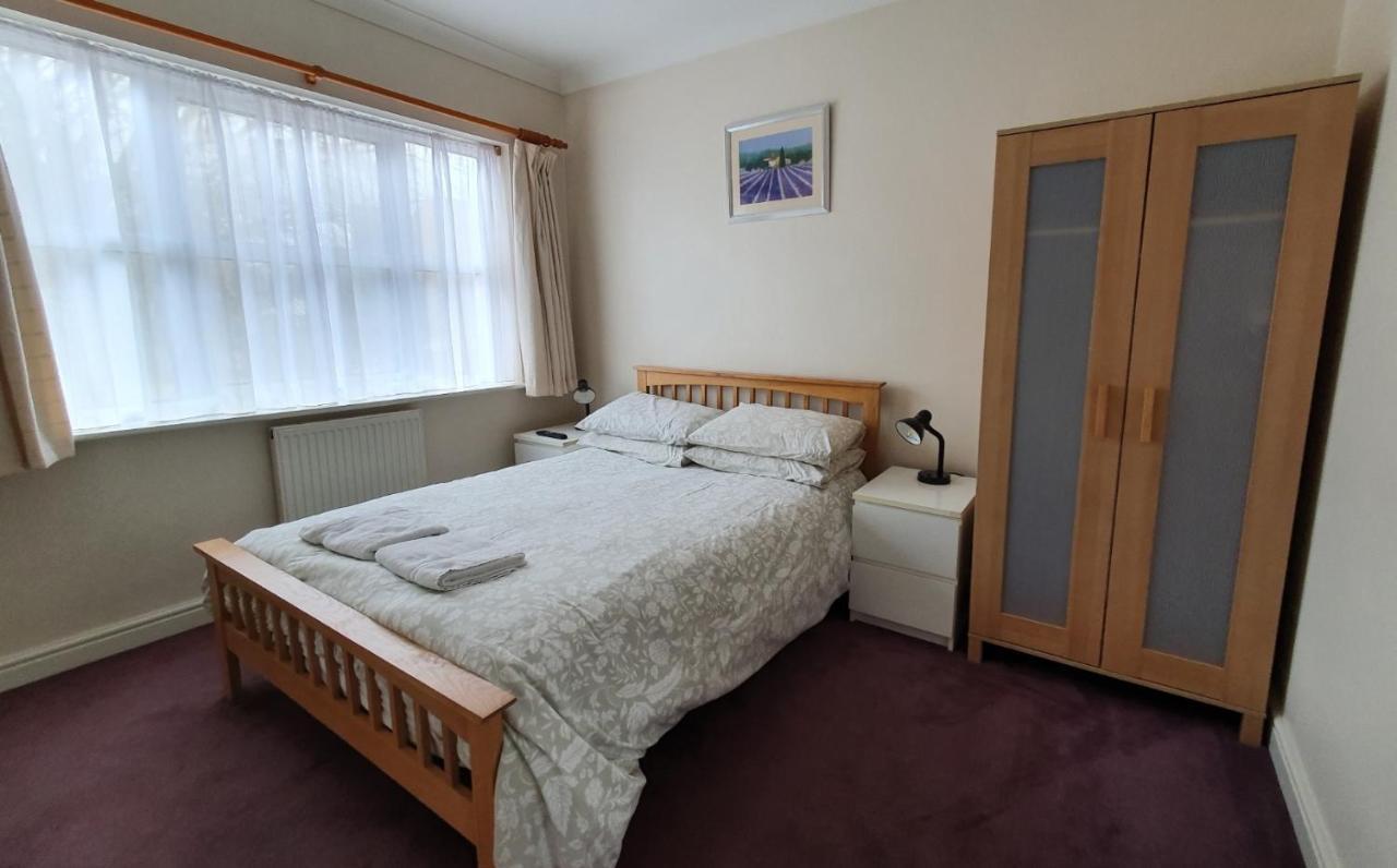 Friars Walk Houses With 2 Bedrooms, 2 Bathrooms, Fast Wi-Fi And Private Parking Ситингбърн Екстериор снимка