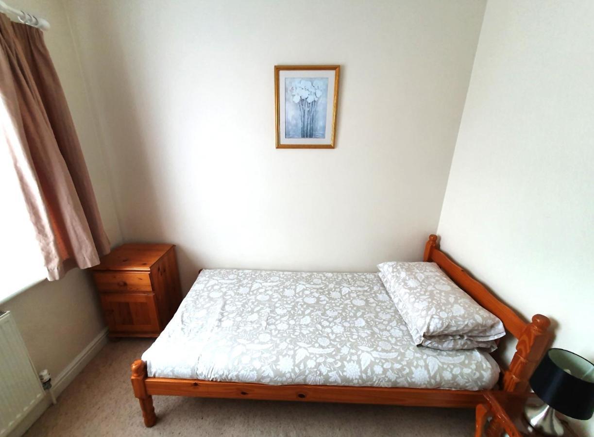Friars Walk Houses With 2 Bedrooms, 2 Bathrooms, Fast Wi-Fi And Private Parking Ситингбърн Екстериор снимка